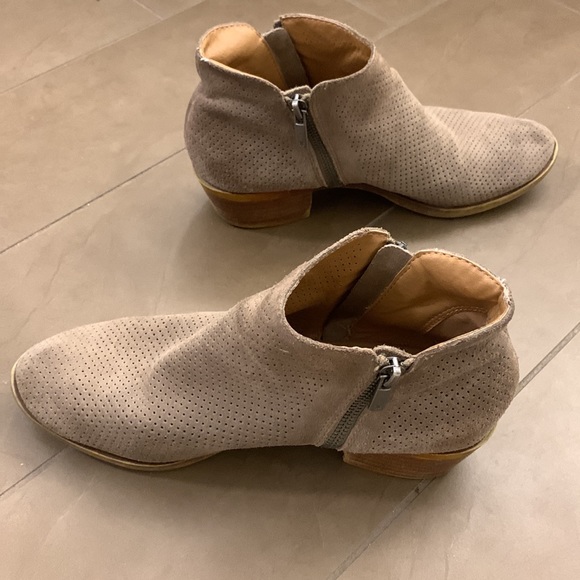 Lucky brand ankle booties - Picture 3 of 4